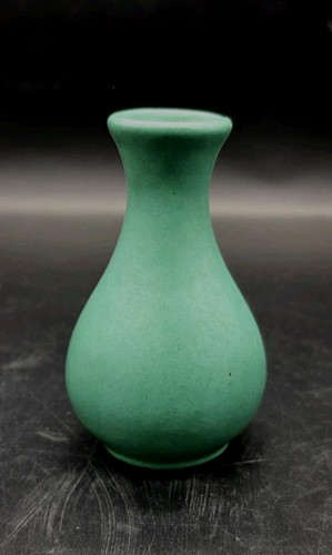 Antico vaso bocciolo verde